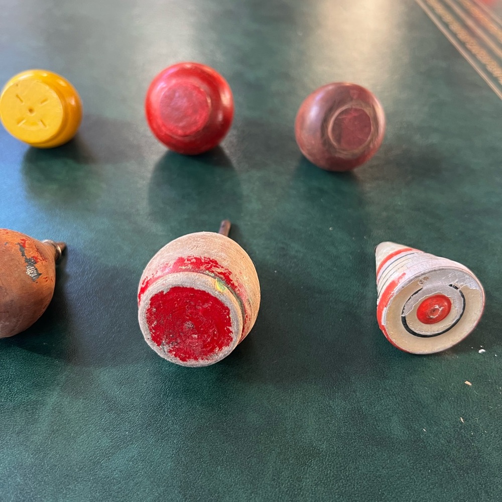 Buyer’s Choice Lot #6 of Antique Vintage Painted Wooden Spinning Tops - Picture 11 of 11